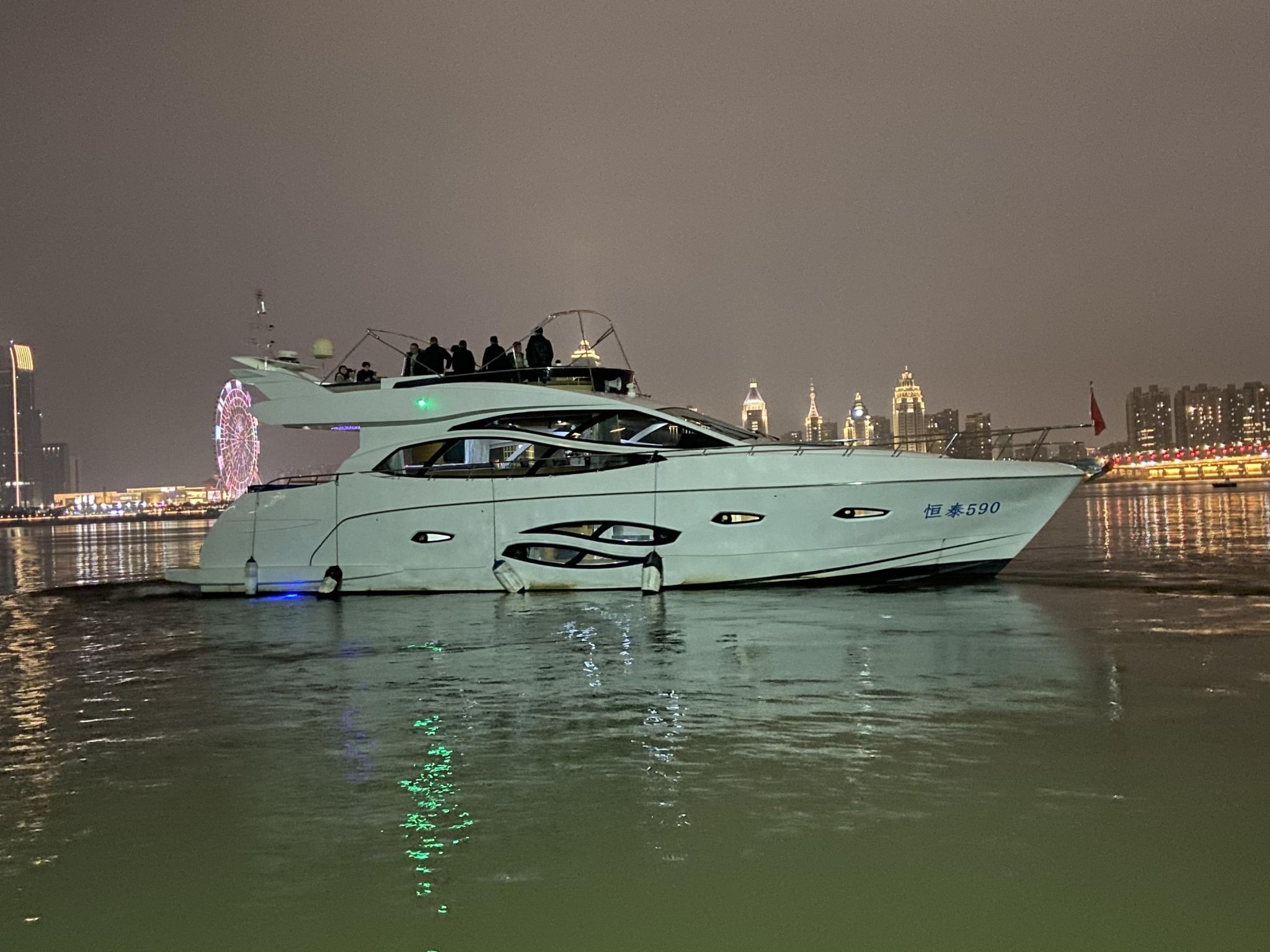江西南昌海拓遊艇/豪華遊艇包船【生日聚會/家庭團建/可訂54尺豪華遊艇/70尺豪華遊艇帶飛橋】