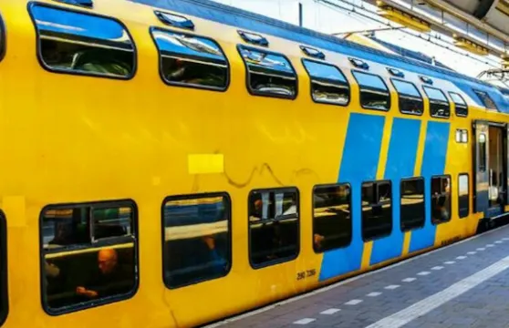 艾夫特琳：往返阿姆斯特丹火車+巴士