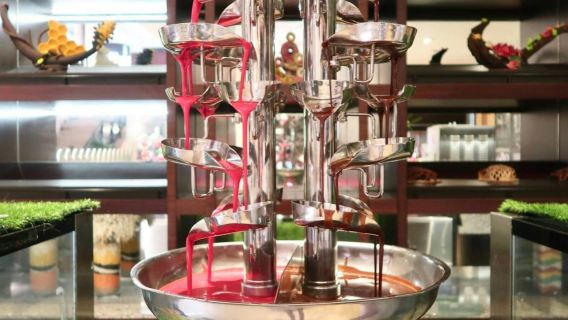 크레센도 아난타라 더 팜에서 뷔페 점심 또는 저녁 식사