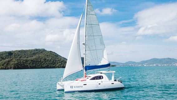 Phuket: tour di un giorno in motoscafo/barca a vela per snorkeling alle isole Racha, con trasferimento e pranzo incluso