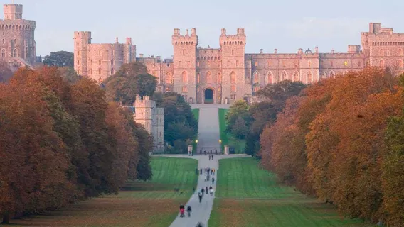 Stonehenge & Bath and Windsor Castle: Day Trip from London with Bath Admission