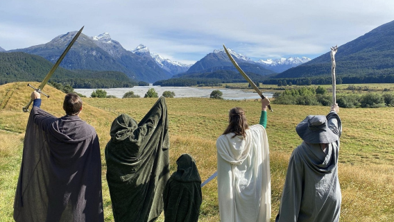 "Lord of the Rings" movie fans' check-in spot immersive tour | English 10-person group including refreshments | Queenstown