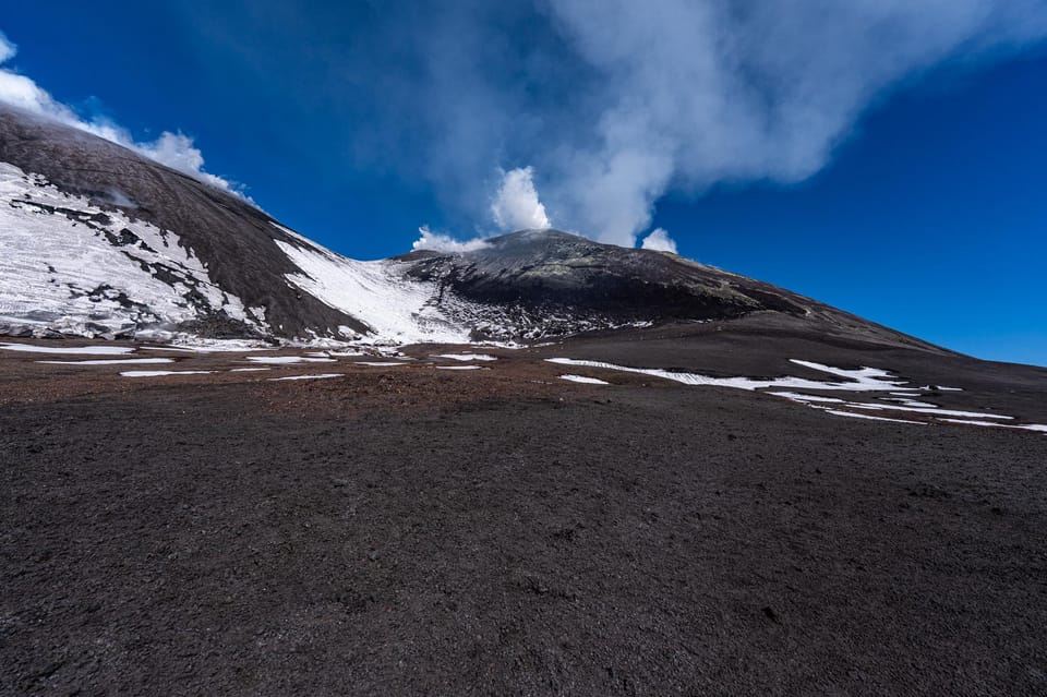 Etna: escursione verso un punto panoramico mozzafiato sulla Valle del Bove
