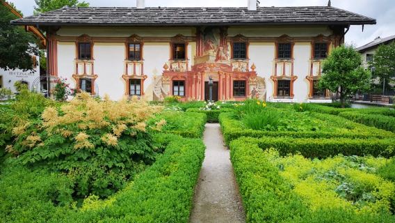 Munich: Private Neuschwanstein & Linderhof Castle Day Trip