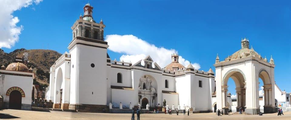 ボリビア：コパカバーナとソル島への 1 日