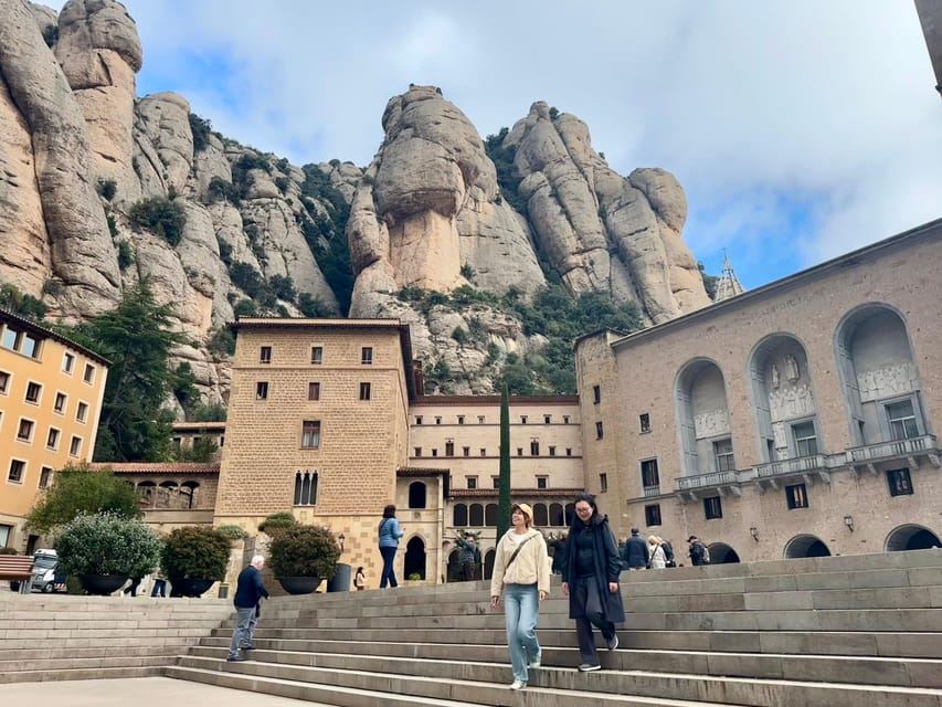 바르셀로나: 미니밴으로 즐기는 세미 프라이빗 몬세라트 가이드 투어