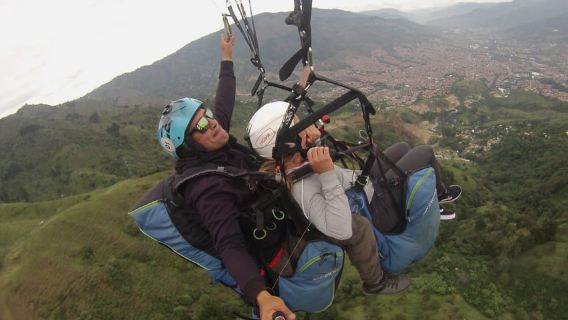Viaje en parapente con pilotos certificados + transporte