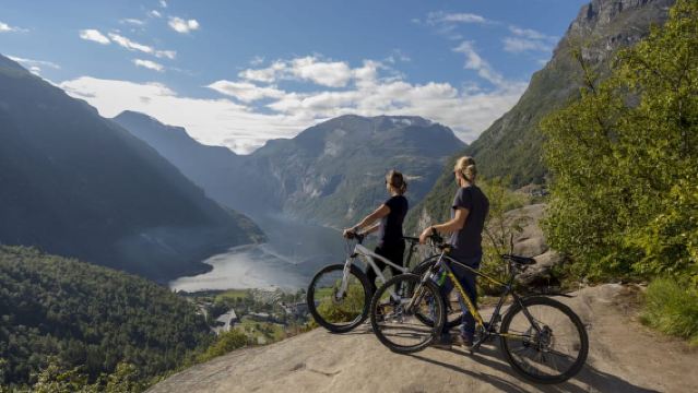 Geiranger Fjord: Tour Đạp Xe Tự Hướng Dẫn Xuống Dốc