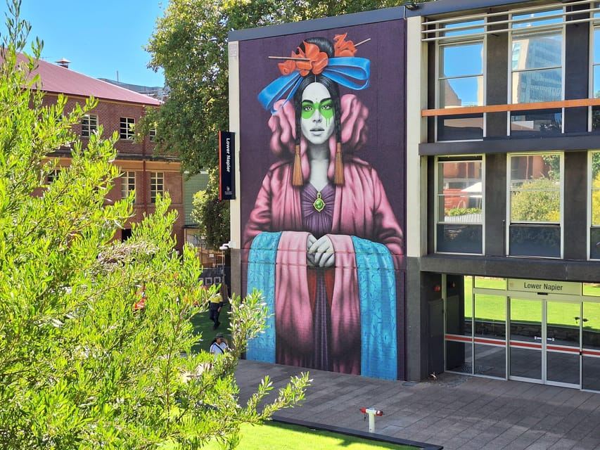 Adelaide: Guided Ultimate Walking Tour with Drink and Snack