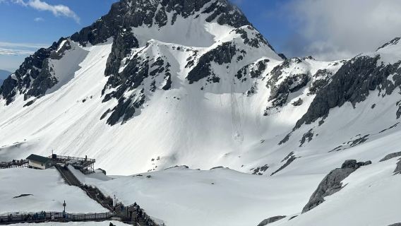 Tour di un giorno a Yulong e Giardino dei Ghiacciai di Lucerna + piccolo gruppo di 8 persone + tre regali inclusi|Gratis vista dell'oro sul Monte Jinshan