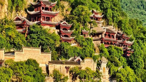 Lawatan sehari sewaan peribadi dari Guiyang ke Bandar Lama Zhenyuan + Gua Qinglong + Gunung Shiping | Penghantaran ke lokasi anda