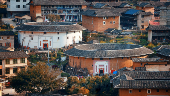 tour di un giorno per piccoli gruppi da 1 a 8 persone a Nanjing Yunshuiyao + Yongding Tulou King + Heguilou + Huaiyuanlou, esperienza pura