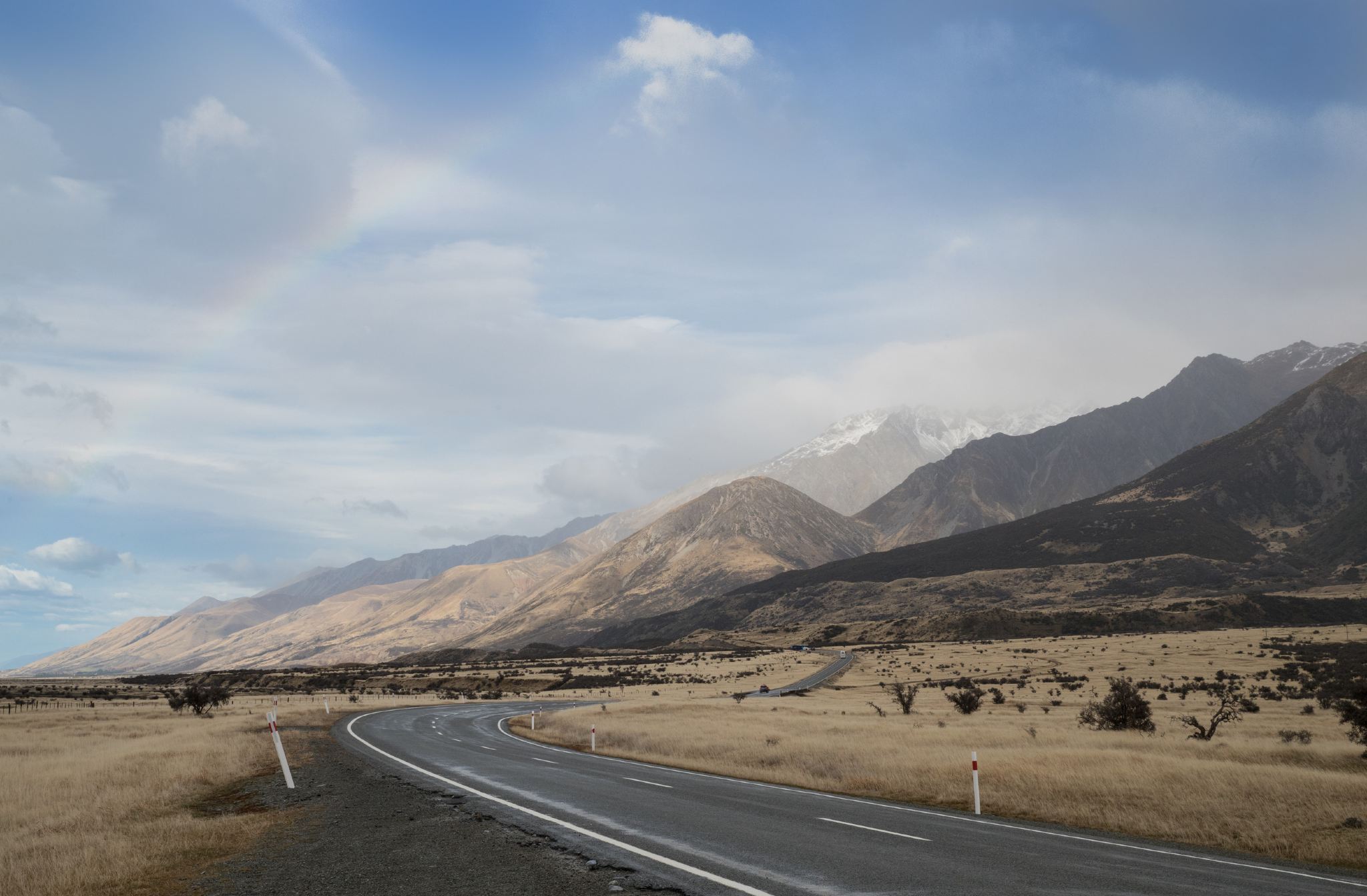 New Zealand Christchurch Tekapo Mount Cook Queenstown scenic 1-day tour sightseeing bus