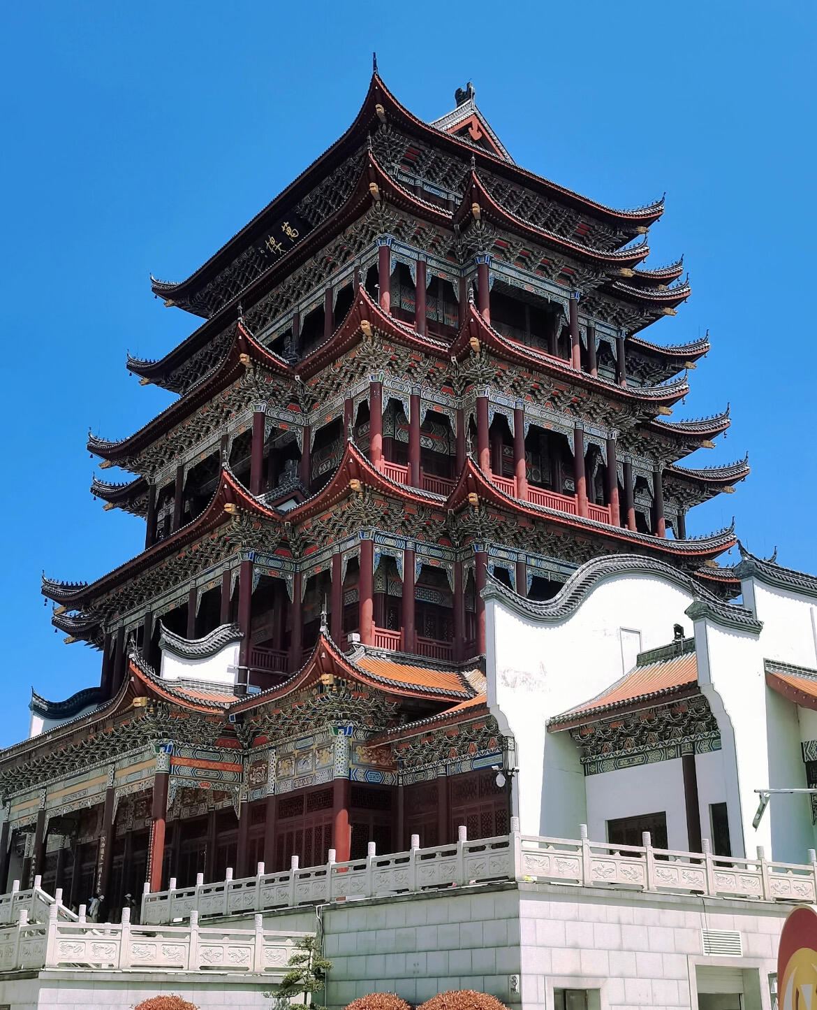 Xiangtan Qibaishi Memorial Hall + Tangxing Temple + Guanxiang Gate 1-day tour with English service available