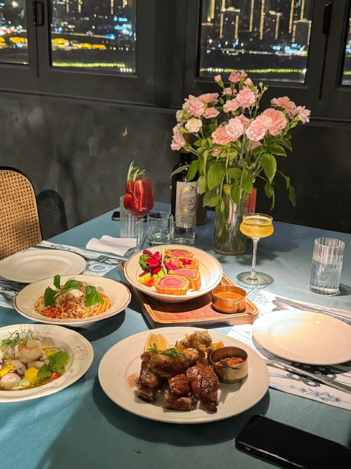 Chongqing Tigre y Rosa Jardín Restaurante Occidental (Aroma de la Ciudad Montañosa + Jardín de Rosas + Exquisita Cocina Occidental + Servicio de Calidad)