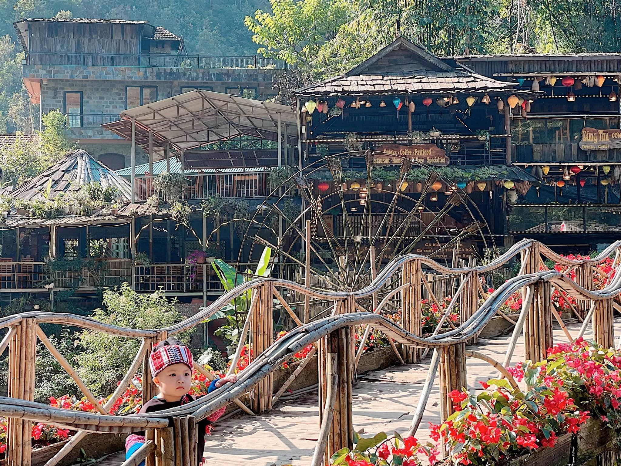 Da Distretto di Sa Pa al Villaggio di Cat Cat: Esperienza Guidata a Piedi di Mezza Giornata