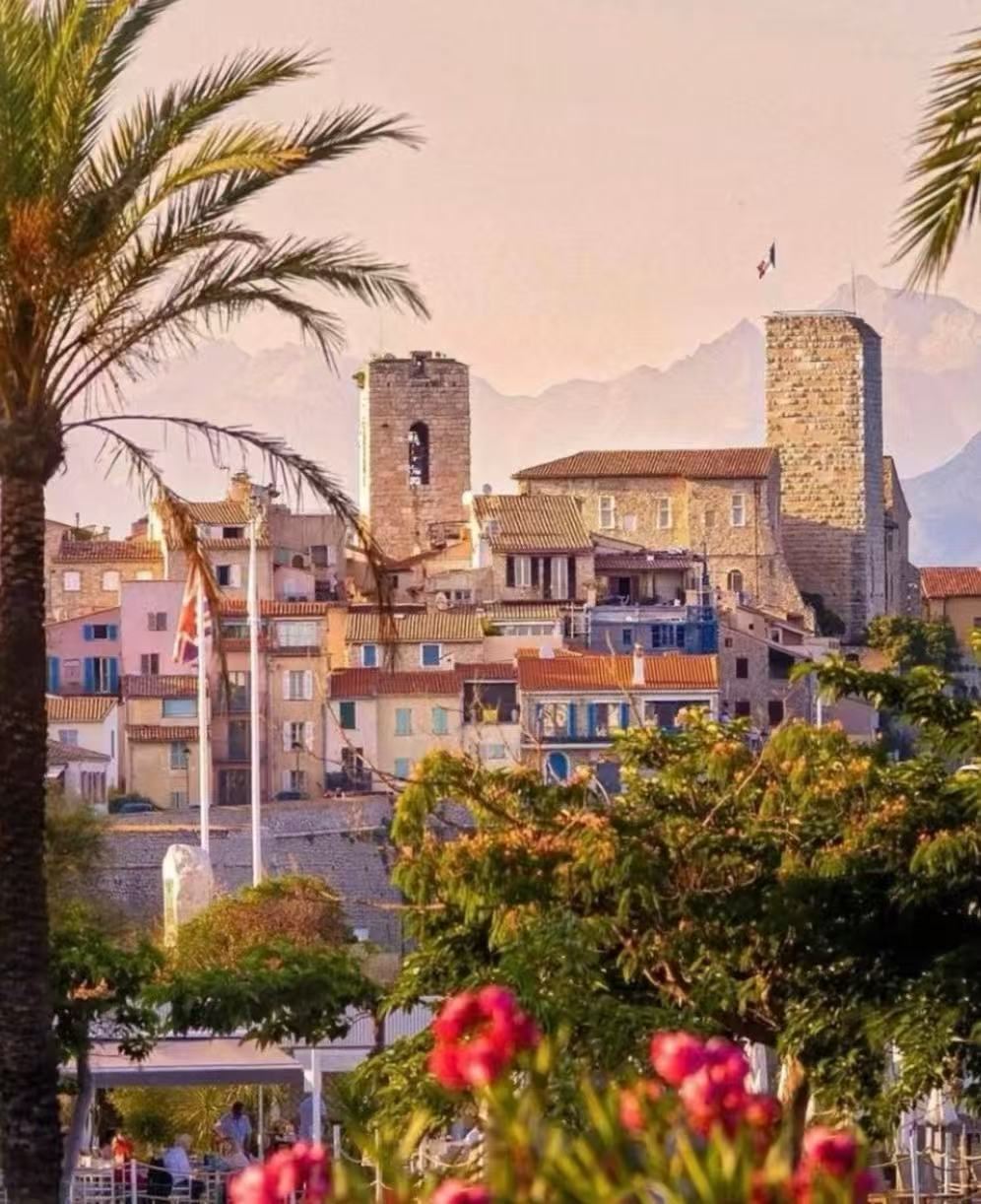 Menton, France: Private 5-Seater Charter 1-Day Tour to Southern France's Hidden Gems (English/Chinese-Speaking Driver)