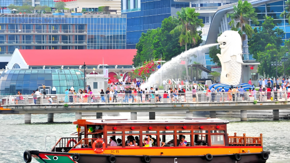 Biglietto per la barca in legno vintage per la crociera panoramica sul fiume Singapore, imbarco al molo Clarke