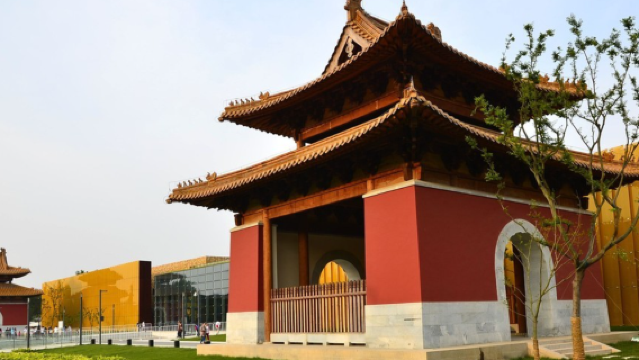 Nanjing Private Tour Day Trip: Niushou Mountain + Dabaoen Temple + Qinhuai River Night View (including boat ride)