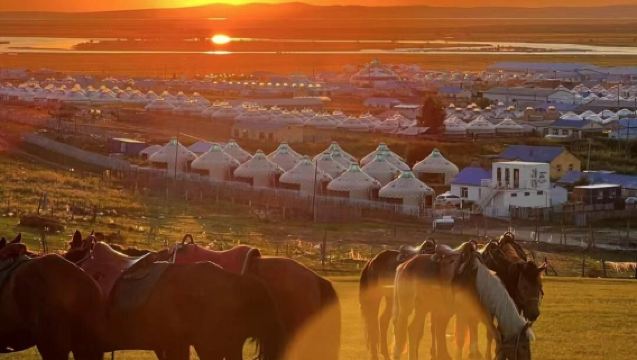 呼倫貝爾騎馬穿越草原，觀賞日落，餵飼小羊，草原觀光滑草，篝火晚會