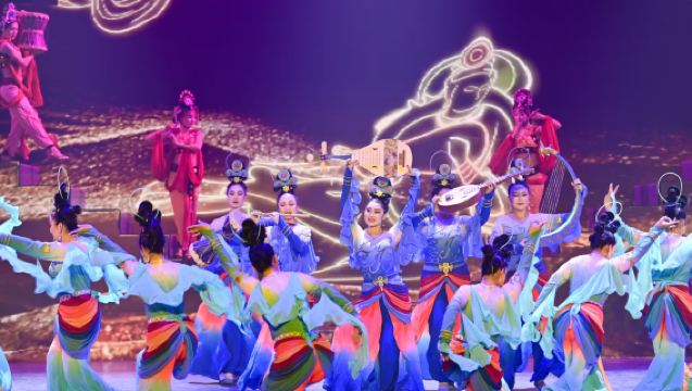 天山神祕大峽谷+大饢城杏花之約·絲路龜茲大型歌舞劇演出 一日遊