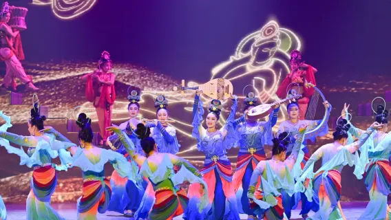 天山神祕大峽谷+大饢城杏花之約·絲路龜茲大型歌舞劇演出 一日遊