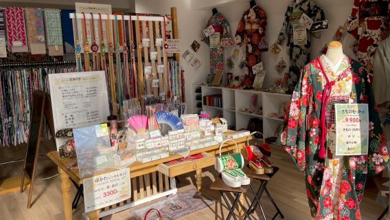 Kimono experience: flower stroll - kimono/yukata rental