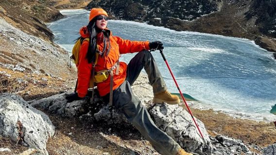 1-day tour to Shangri-La Abuji Cuo [professional tour leader + complimentary trekking poles + includes lunch]