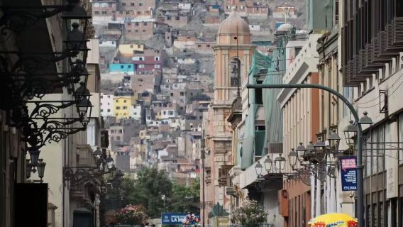 Peru - Lima: Plaza de Armas + Istana Presiden + Katedral + Taman Cinta + Pusat Belah-belah Tebing (Lawatan Sehari)