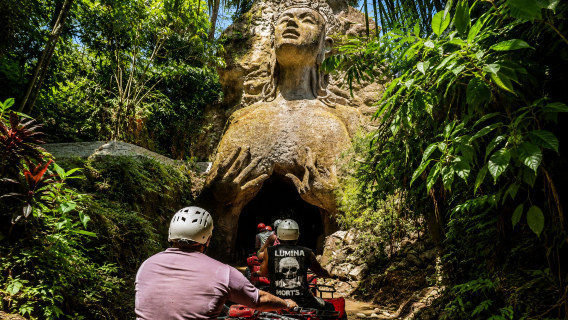 Ubud: Przygoda na quadzie ATV z wodospadem, huśtawką w dżungli i lunchem