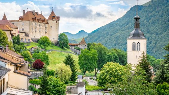 Gruyères Village, Cheese & Chocolate Day Tour from Bern