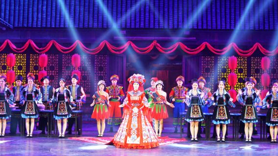 Spettacolo "Fascino dello Xiangxi" a Zhangjiajie: Entra nel misterioso Xiangxi e scopri il fascino delle culture Tu e Miao