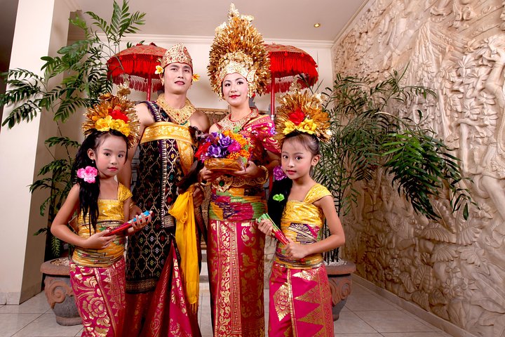 Pose in Balinese Traditional Costume (with Photo Session)| Trip.com