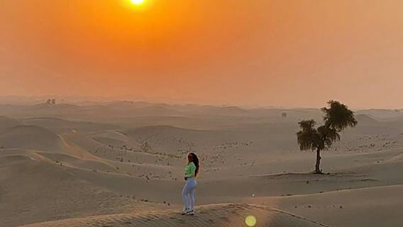 อาบูดาบี: ทัวร์ซาฟารีชมพระอาทิตย์ขึ้นในทะเลทราย + บริการรับส่งไป-กลับ