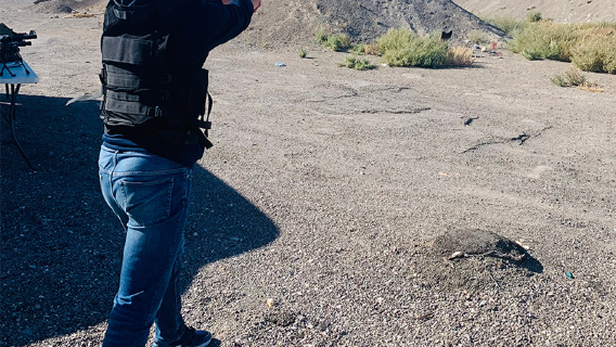 ประสบการณ์การถ่ายภาพด้วยกระสุนจริงกลางแจ้งในลาสเวกัสหรือในร่มที่ MGV พร้อมโค้ชภาษาจีนและอังกฤษ บริการรับส่งที่พักบนถนนลาสเวกัส