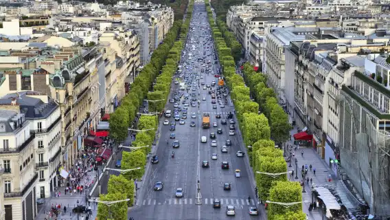 Paris Sightseeing Bus Tour with Eiffel Tower Visit