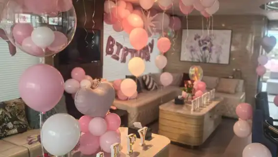 【上海遊艇生日求婚套餐】上海外灘黃浦江雙體豪華遊艇包船夜遊黃浦江70分鐘+遊艇生日求婚主題