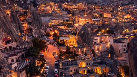 Excursión de un día en Capadocia: vuelo en globo aerostático + ciudad subterránea + monasterio + Pigeon Forge + mirador de Göreme