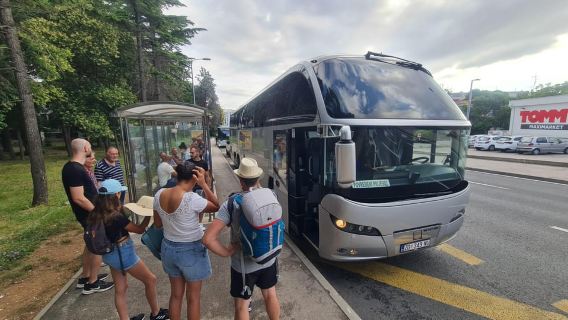 Desde Zadar: Excursión de un día a los lagos de Plitvice con guía y paseo en barco