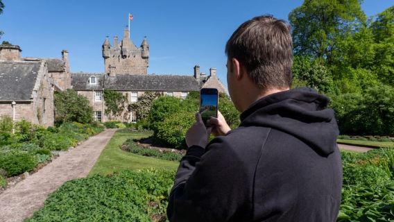 Dari Inverness: Kastil Cawdor dan Taman Nasional Cairngorms