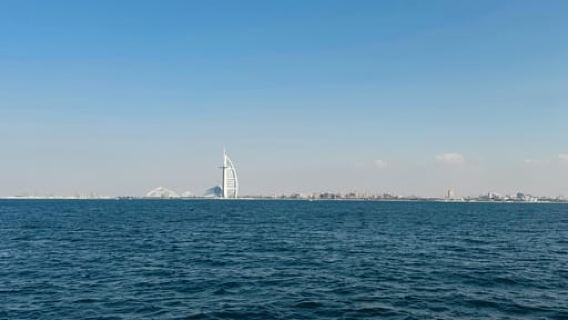 Дубай: Экскурсия на яхте по Пальме Джумейра с угощениями