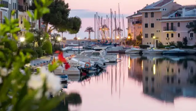 Valencia: Port Saplaya Boat Tour with Free Drink & Swimming