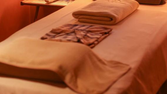 慢活生活館 · 中泰式按摩 · 精油SPA(中式推拿、精油SPA、足療)