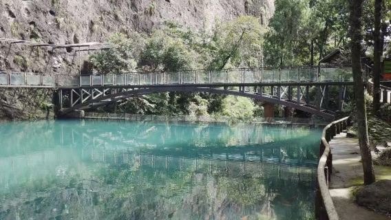 1-Day Yandang Mountain Tour: Jingming Valley + Sanzhepu Waterfall + Lingfeng Scenic Area