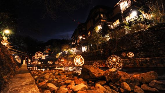 Kamishikimi Kumanoimasu-Schrein, Winterbeleuchtung im Kurokawa Onsen – Tagesausflug ab Fukuoka/Hakata
