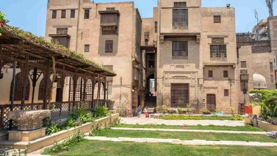 ポート・サイドの宿・ホテルから見る中世のカイロ