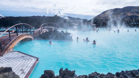 Perjalanan satu hari di Islandia: Golden Circle + Danau Kawah Gunung Berapi + Blue Lagoon termasuk tiket masuk pemandian air panas/transportasi minibus