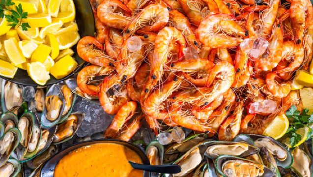 Mittägliche Sightseeing-Bootsfahrt mit Buffet an der Gold Coast in Australien