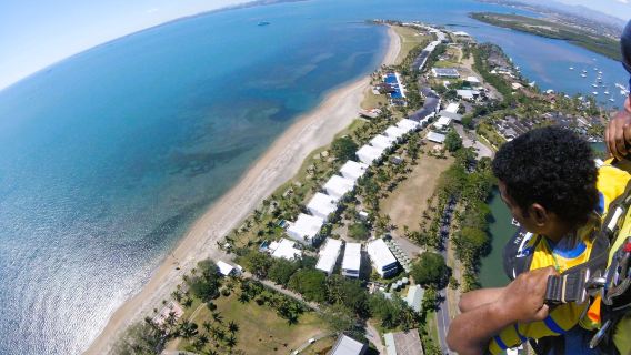 Fiji Sky Dive การดิ่งพสุธาบนเกาะหลักที่ความสูง 10,000/12,000/13,000 ฟุตพร้อมคำแนะนำจากผู้สอนมืออาชีพ