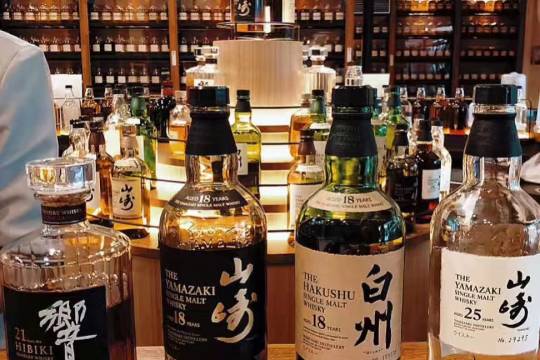 One-day trip to Yamazaki Distillery + Fushimi Inari Taisha Shrine in Kyoto, Japan